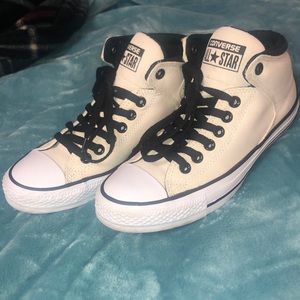 Like NEW— Cream HighTop AllStar Converse